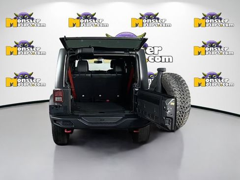 Used 2018 Jeep Wrangler Unlimited Rubicon w/ Connectivity Group image 25