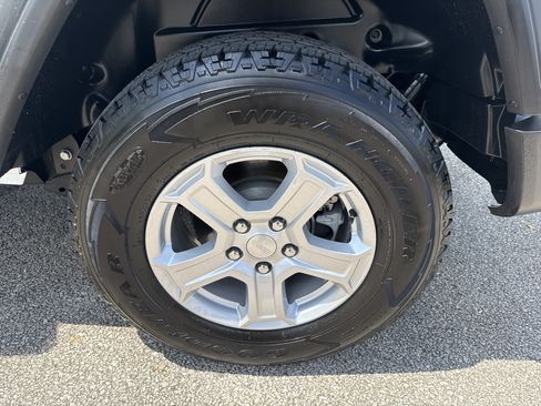 Used 2020 Jeep Wrangler Sport AWD/4WD image 18