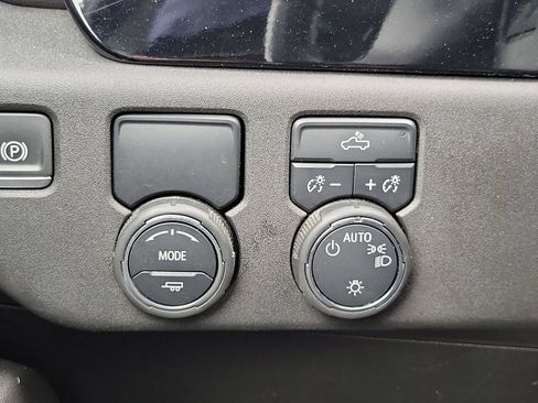 Used 2025 Chevrolet Silverado 1500 LT RWD image 35