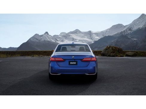 New 2026 BMW 530i xDrive w/ Premium Package image 5