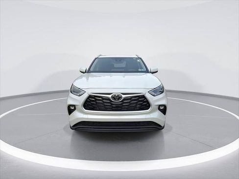Certified 2026 Toyota Highlander XLE AWD/4WD image 5
