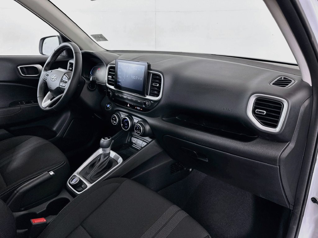 Used 2026 Hyundai Venue SEL FWD image 28
