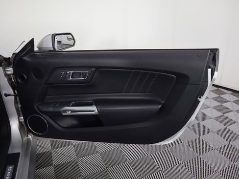 Used 2016 Ford Mustang Premium image 33