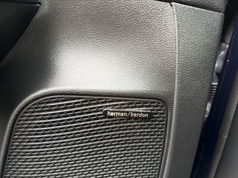 Used 2022 Chrysler Pacifica Limited w/ Uconnect Theater Family Group image 32