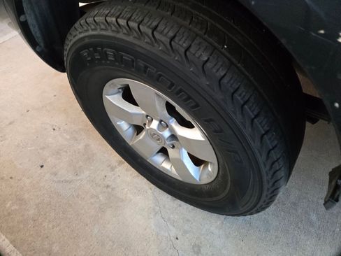 Used 2012 Nissan Frontier SV image 7