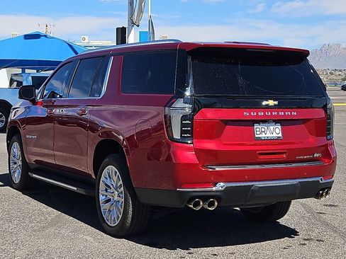 Used 2025 Chevrolet Suburban Premier image 3