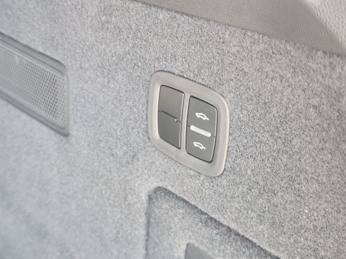 Used 2024 Porsche Cayenne image 42