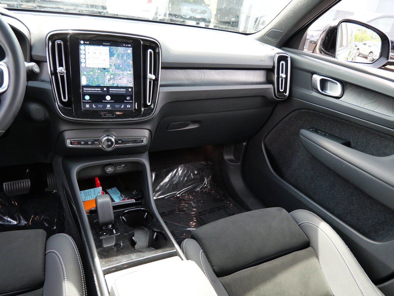 Used 2023 Volvo XC40 Recharge Plus w/ Protection Package Premier AWD/4WD image 14