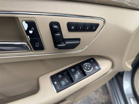 Used 2011 Mercedes-Benz E 550 4MATIC Sedan image 18