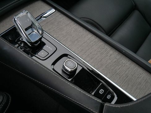 Certified 2023 Volvo XC90 T8 Ultimate w/ Protection Package Premier image 27