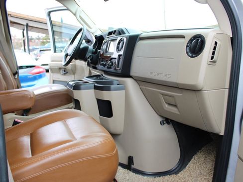 Used 2013 Ford E-450 and Econoline 450 Super Duty w/ Motorhome Prep Pkg image 16