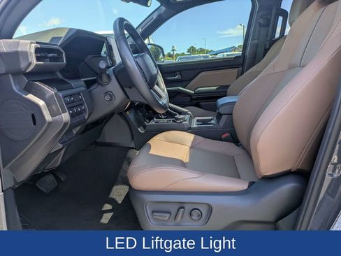 Used 2025 Toyota 4Runner Limited AWD/4WD image 23
