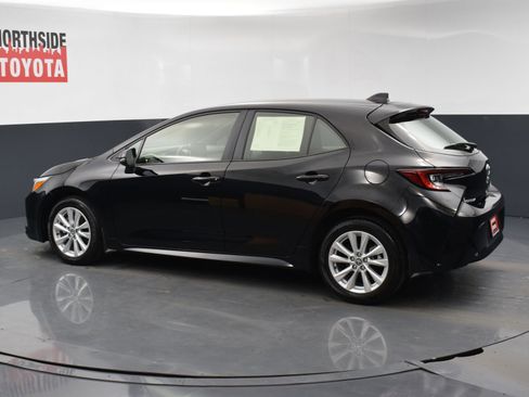 Used 2024 Toyota Corolla SE w/ SE Package image 2