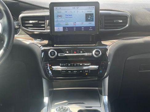 Used 2023 Ford Explorer Limited image 17