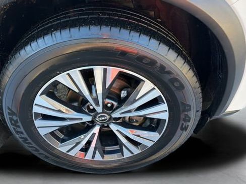 Used 2023 Nissan Rogue SV image 35