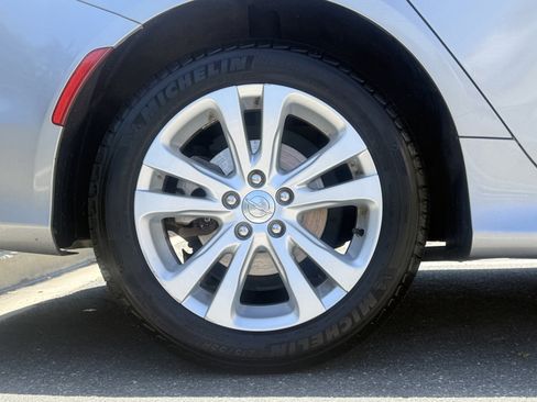 Used 2015 Chrysler 200 Limited FWD image 10