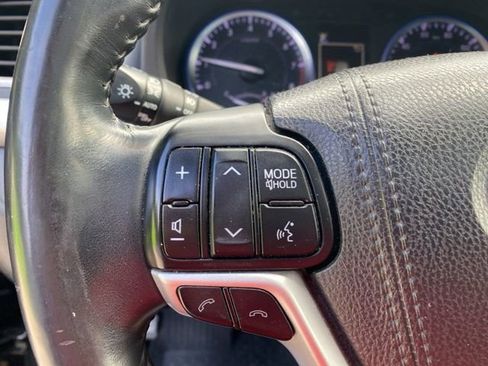 Used 2017 Toyota Highlander Limited Platinum AWD/4WD image 22