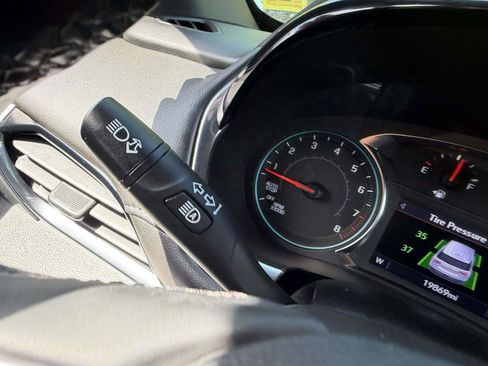 Used 2023 Chevrolet Traverse LT AWD/4WD image 24
