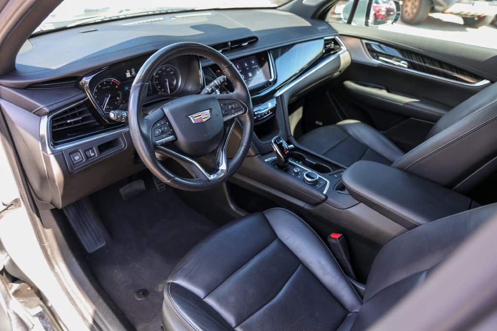 Used 2025 Cadillac XT6 Premium Luxury FWD image 10