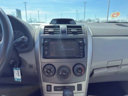 Used 2013 Toyota Corolla LE FWD image 15