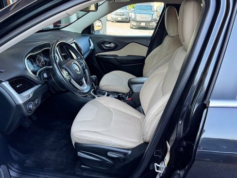 Used 2015 Jeep Cherokee Latitude w/ Cold Weather Group AWD/4WD image 9