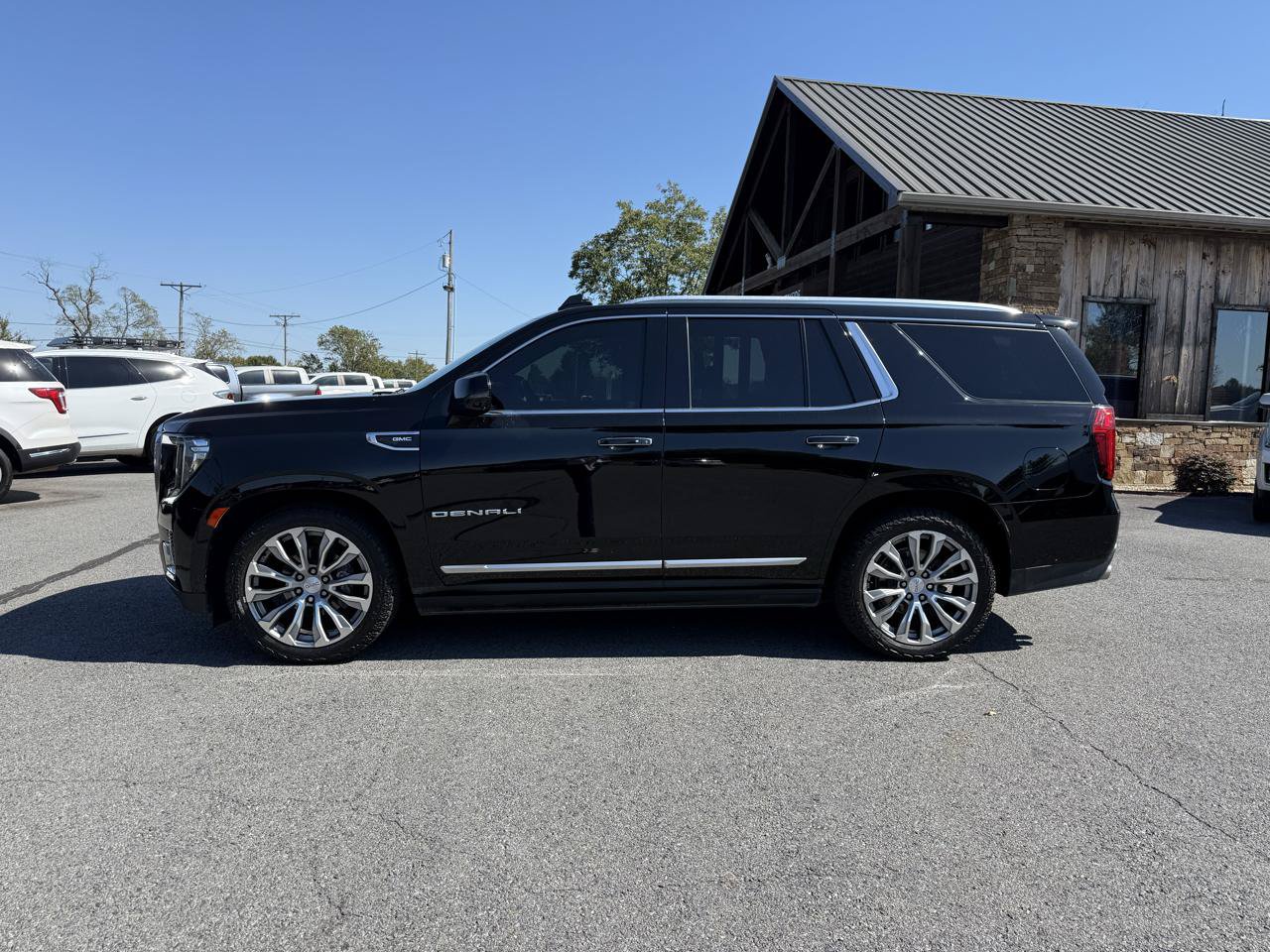 Used 2021 GMC Yukon Denali w/ Denali Ultimate Package AWD/4WD image 3