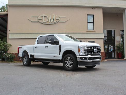 Used 2023 Ford F250 XLT w/ FX4 Off-Road Package AWD/4WD image 3
