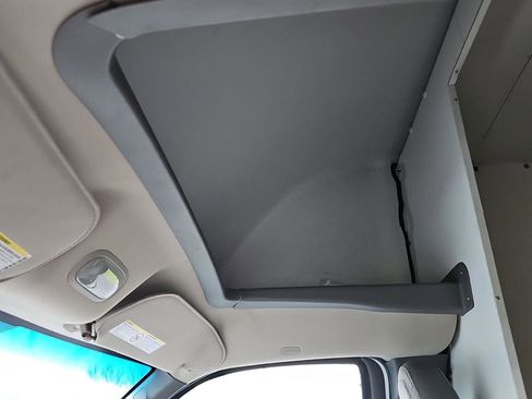 Used 2018 Chevrolet Express 3500 w/ Driver Convenience Package image 21