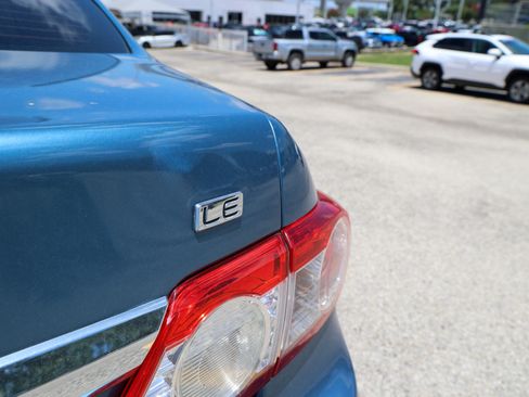 Used 2013 Toyota Corolla LE FWD image 12