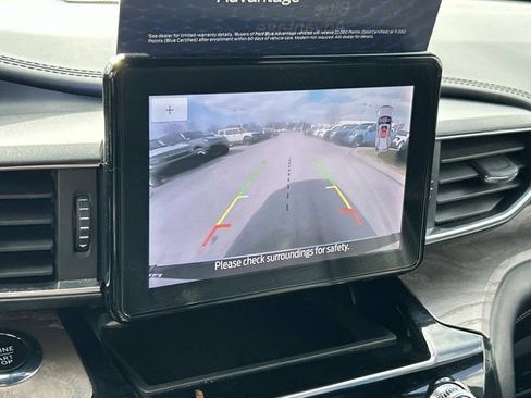 Used 2023 Ford Explorer Platinum w/ Class IV Trailer Tow Package image 39