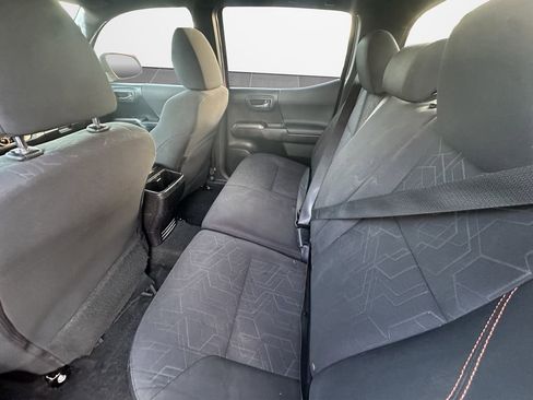 Used 2016 Toyota Tacoma TRD Sport image 14