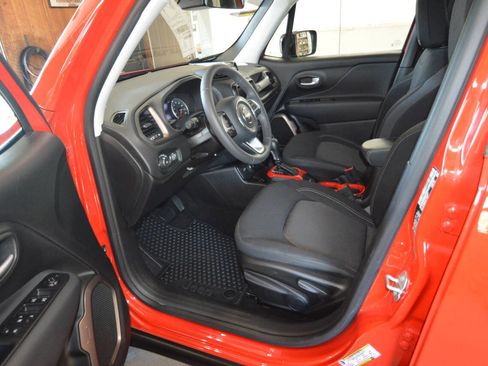 Used 2023 Jeep Renegade Latitude AWD/4WD image 24