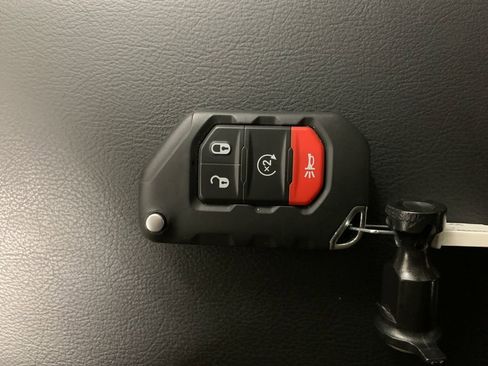 Used 2024 Jeep Gladiator Sport image 29