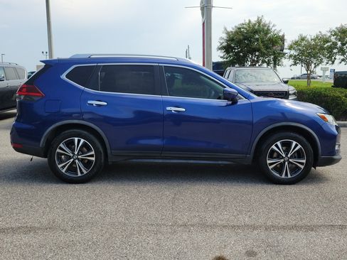 Certified 2020 Nissan Rogue SV w/ Sun & Sound Touring Package FWD image 4
