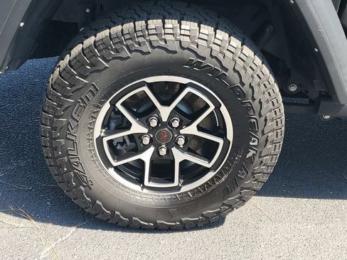Used 2024 Jeep Gladiator Rubicon w/ Convenience Group AWD/4WD image 7