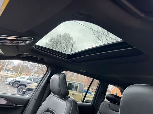 Used 2023 Jeep Grand Cherokee Altitude image 9