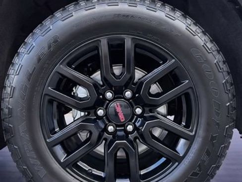 Used 2024 GMC Sierra 1500 Elevation image 13