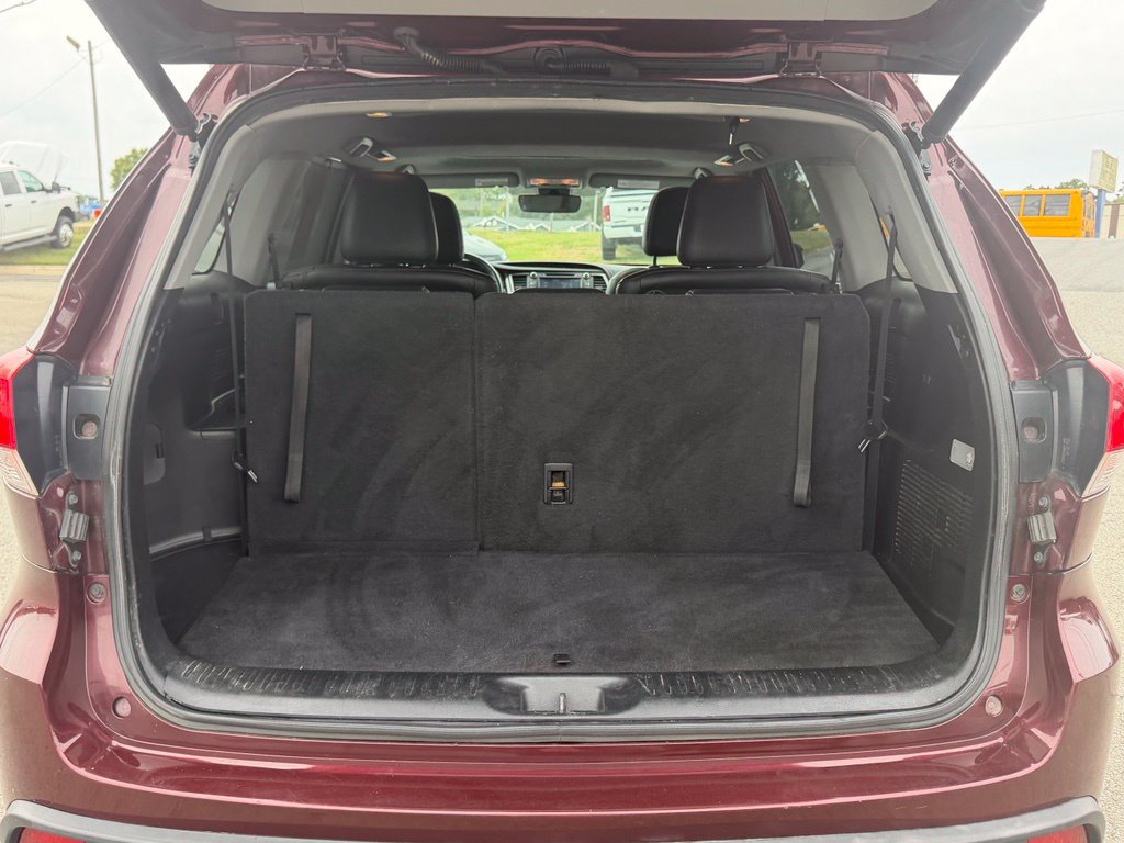 Used 2019 Toyota Highlander XLE FWD image 6