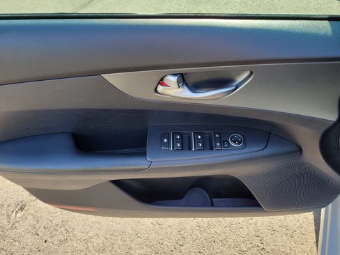 Used 2020 Kia Forte LXS FWD image 18