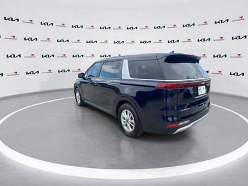 Used 2024 Kia Carnival LX FWD image 6