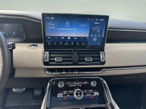Used 2022 Lincoln Navigator Reserve image 15