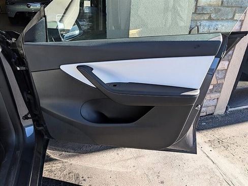 Used 2022 Tesla Model Y Performance AWD/4WD image 28
