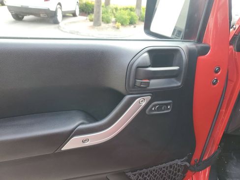 Used 2014 Jeep Wrangler Sahara w/ Connectivity Group AWD/4WD image 19