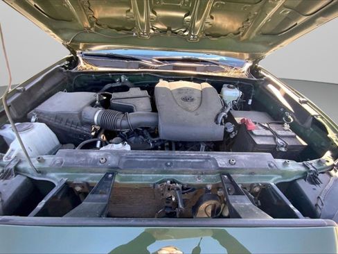 Used 2022 Toyota Tacoma TRD Off-Road image 13