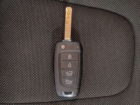 Used 2025 Hyundai Elantra SE image 32