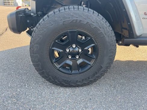 Used 2023 Jeep Gladiator Mojave w/ Cold Weather Group image 9