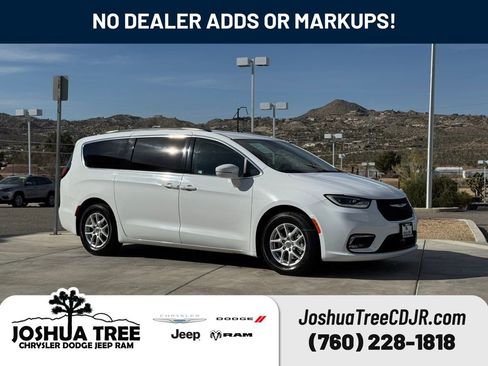 Used 2022 Chrysler Pacifica Touring-L image 1