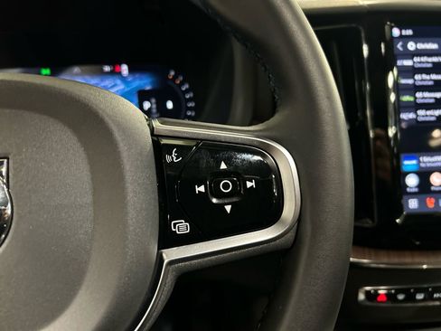 Used 2025 Volvo XC60 B5 Plus image 14