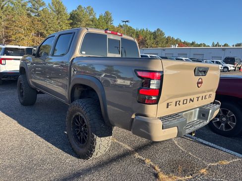 Used 2022 Nissan Frontier Pro-X image 5