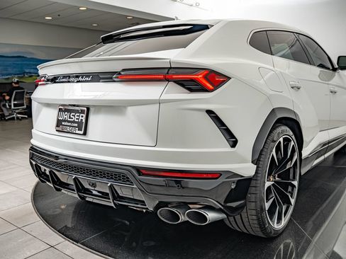 Used 2022 Lamborghini Urus AWD/4WD image 20